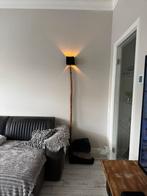Staande houten lamp met klein vierkant zwart kapje 15 x15, Ophalen, Gebruikt, Stoer / natuur, 150 tot 200 cm