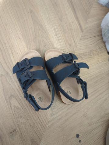 Zeer nette draakjes en boefjes sandalen  beschikbaar voor biedingen