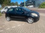 Toyota Yaris 1.3 16V Vvt-i 5DR 2006 Zwart, Auto's, Voorwielaandrijving, 4 cilinders, 995 kg, Origineel Nederlands