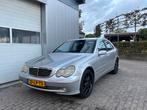 Mercedes-Benz C180 Kompressor Trekhaak/Achteruitrijcamera, Auto's, Achterwielaandrijving, 74 €/maand, 1796 cc, Origineel Nederlands