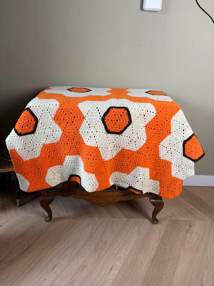 Vintage Handgemaakte XL Gehaakte Hexagon Deken 200x194 cm, Huis en Inrichting, Woonaccessoires | Plaids en Woondekens, Zo goed als nieuw