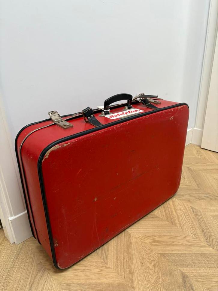 Vintage Rode Koffer - Retro Stijl, Sieraden, Tassen en Uiterlijk, Koffers, Gebruikt, Overige materialen, 60 tot 70 cm, 45 tot 55 cm