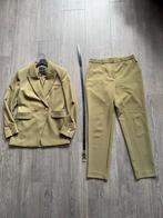 Nikkie Kostuum Olijfgroen, broek 38, jasje 36, ZGAN!, Kleding | Dames, Jasjes, Kostuums en Pakken, Maat 38/40 (M), Kostuum of Pak