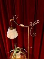 Antieke Smeedijzeren Art Deco Vloerlamp met opaalglas 1930's, Ophalen, Led-lamp, Gebruikt, Overige fittingen