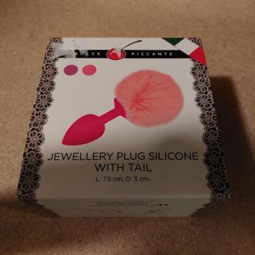 Pluggetje met roze pluizig bolletje, nieuw in giftdoosje beschikbaar voor biedingen