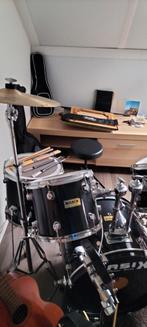 Drumstel met stokken en kruk., Muziek en Instrumenten, Drumstellen en Slagwerk, Ophalen, Zo goed als nieuw, Overige merken