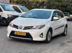 Toyota Auris 1.8 Full Hybrid 5DR CVT 2013 Wit, 74 €/maand, 1370 kg, 4 cilinders, Wit