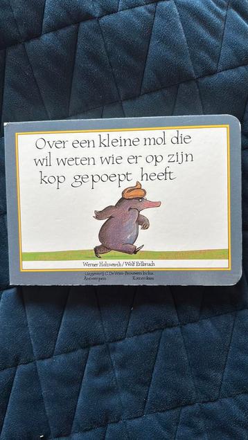 de kleine mol die wil weten wie op zijn kop gepoept heeft beschikbaar voor biedingen