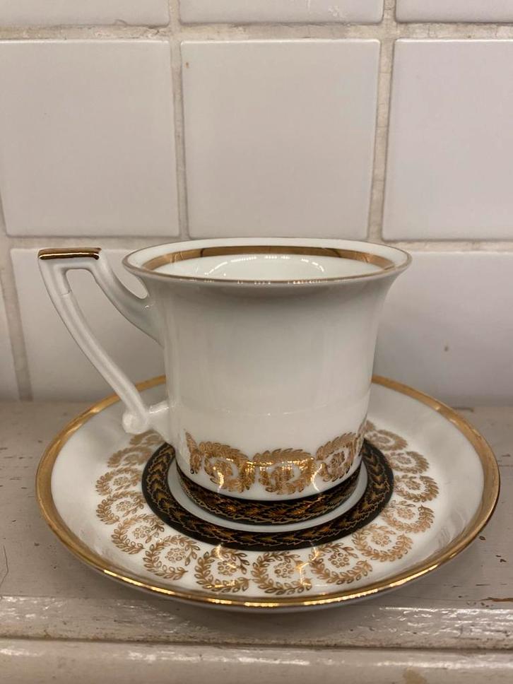 Hutschenreuther kop en schotel, Medley Alfabia serie, Antiek en Kunst, Antiek | Servies los, Ophalen of Verzenden