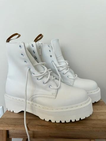 Dr. Martens maat 43 beschikbaar voor biedingen