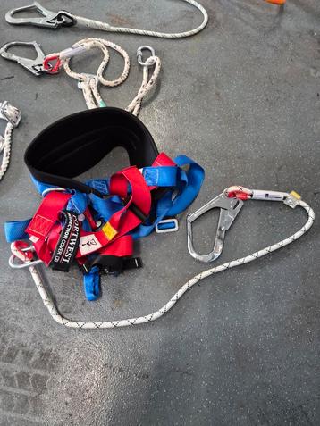 Valbeveiligingssets - Harnas & Vanglijnen beschikbaar voor biedingen