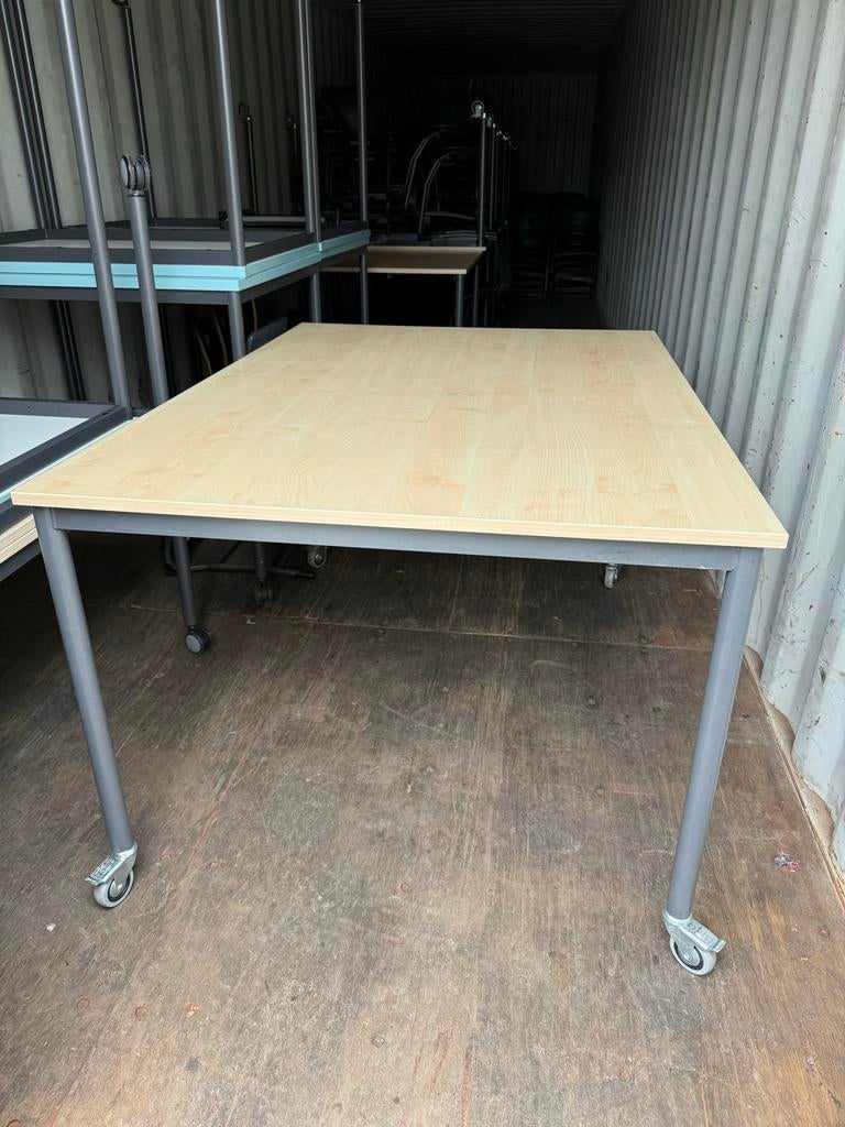 Tafels op wielen, Ophalen, Zo goed als nieuw