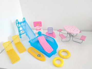 Barbie zwembad + accessoires  beschikbaar voor biedingen