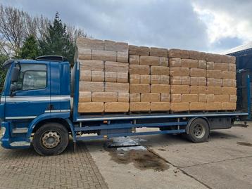 Gehakseld tarwestro  te koop  beschikbaar voor biedingen
