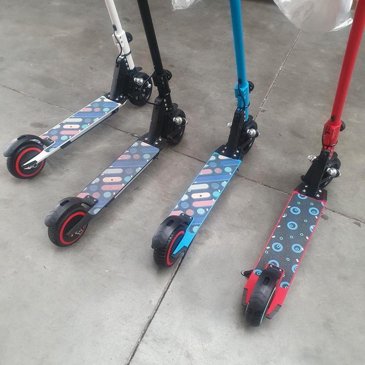 Kinder elektrische step 8 Tot  15km/uur, Fietsen en Brommers, Steps, Nieuw, Elektrische step (E-scooter), Ophalen of Verzenden