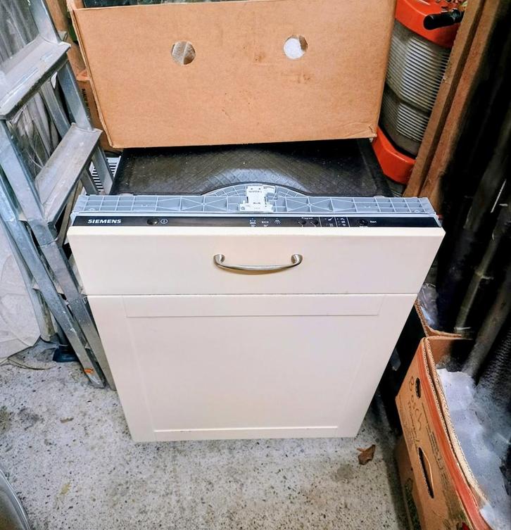 Siemens inbouw vaatwasser E-nr SN63D002EU Type SL6P1S 2-2016, Witgoed en Apparatuur, Vaatwasmachines, Gebruikt, Inbouw, Minder dan 85 cm