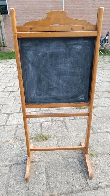 Vintage retro schoolbord beschikbaar voor biedingen