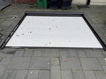 bruin/wit electrisch rolluik br.2.50,5 x 2.20,5 mtr hoog  beschikbaar voor biedingen
