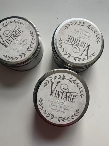 3 Blikken Jeanne d'Arc Living Antique Wax beschikbaar voor biedingen