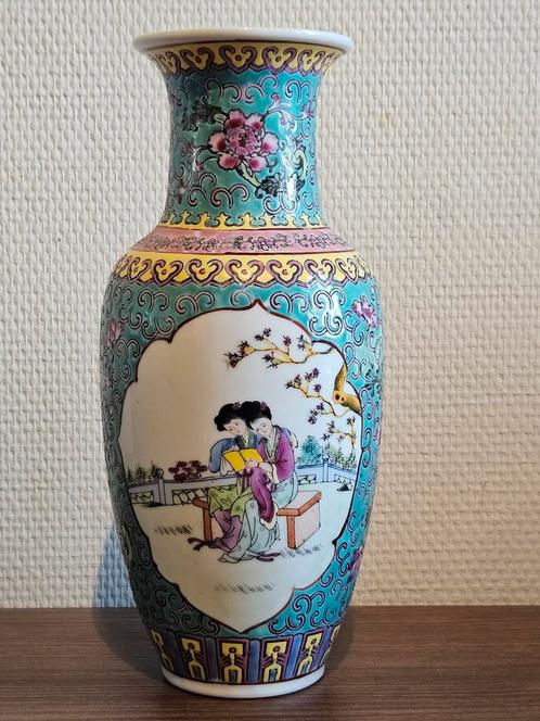 Vintage Chinese vaas Chinees porselein Famille Rose 26 cm, Antiek en Kunst, Antiek | Vazen, Ophalen of Verzenden