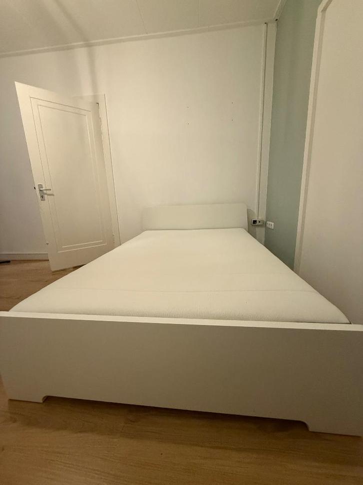 Ikea Askvol Bed 140 x 200, Huis en Inrichting, Slaapkamer | Bedden, Zo goed als nieuw, Tweepersoons, 140 cm, 200 cm, Hout, Wit