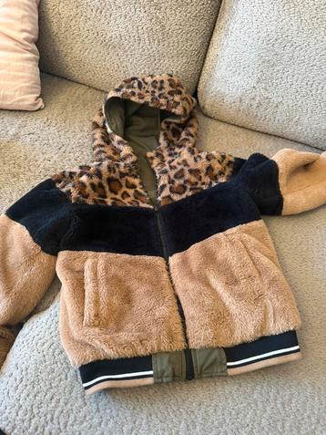 Meisjes winterjas beschikbaar voor biedingen