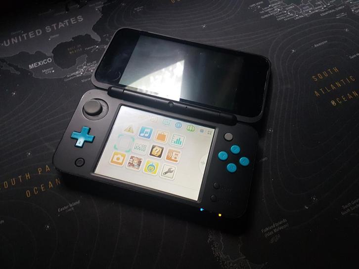 New 2DS XL defect/kapot, Spelcomputers en Games, Spelcomputers | Nintendo 2DS en 3DS, Zo goed als nieuw, 2DS, Overige kleuren