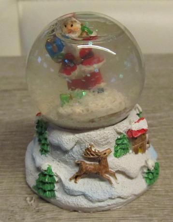 Kleine Kerstman schutbol beschikbaar voor biedingen