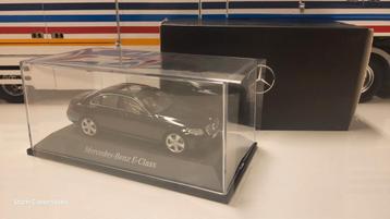 I-Scale Mercedes-Benz W213 E-Class Sedan Obsedian Black D.E. beschikbaar voor biedingen