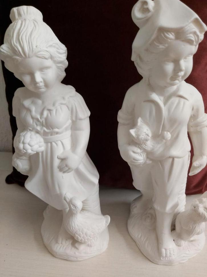Charmante witte beeldjes - Jongen & Meisje, Verzamelen, Beelden en Beeldjes, Gebruikt, Ophalen of Verzenden