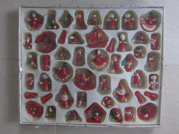 houten kerst poppetjes hangers rood  beschikbaar voor biedingen