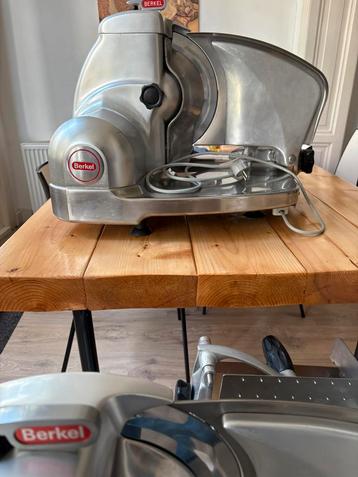 Berkel 834 snijmachine beschikbaar voor biedingen