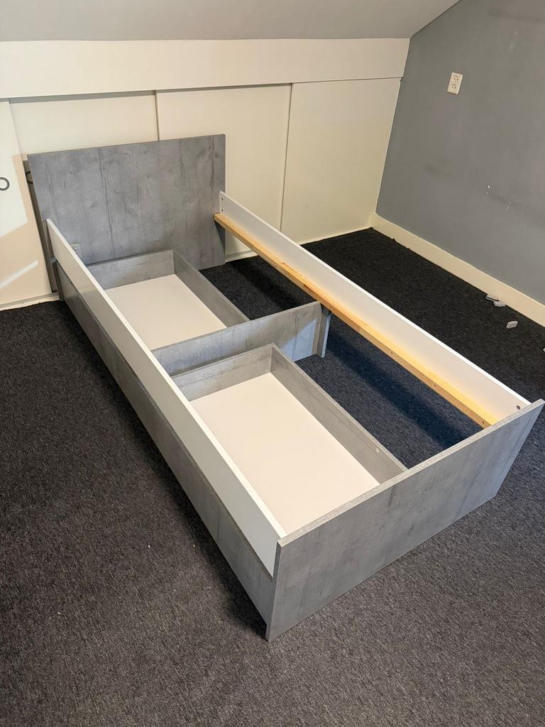 Eenpersoonsbed Jysk met twee bedladen, Ophalen, Eenpersoons, 200 cm, Grijs