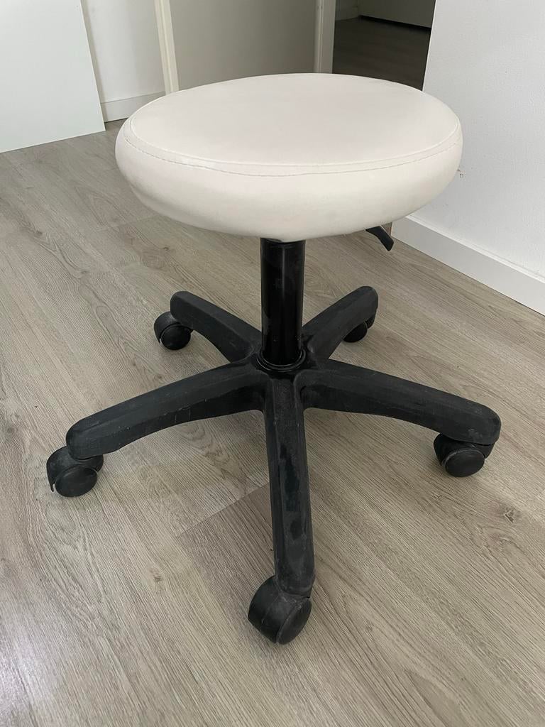 Pedicure draaikruk met wielen - Wit/Zwart te koop, Ophalen of Verzenden, In hoogte verstelbaar, Gebruikt, Kunststof