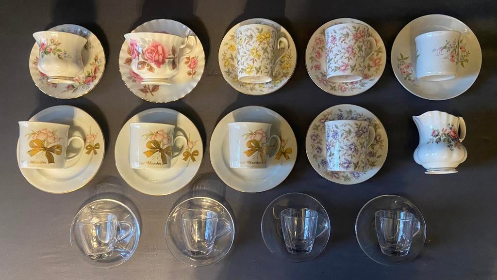 Porseleinen kopjes en schotels, Ophalen of Verzenden, Zo goed als nieuw, Porselein, Kop en/of schotel