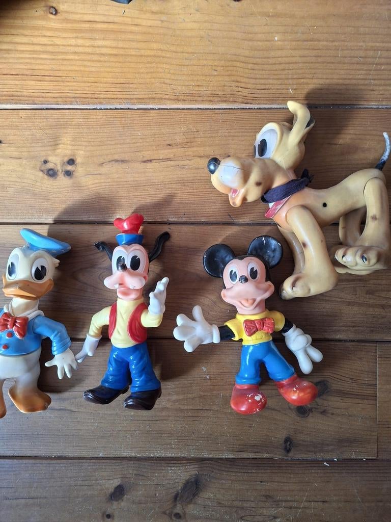 4 vintage disney figuren rubber jaren 60, Ophalen, Gebruikt, Beeldje of Figuurtje