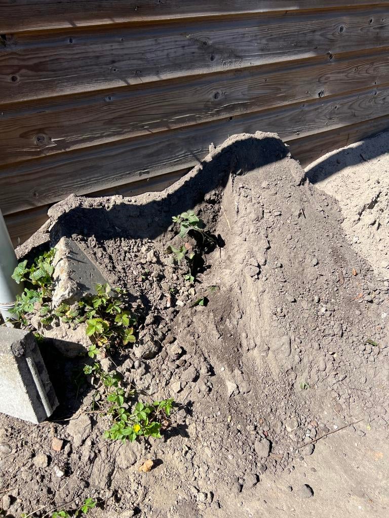 Gratis zwart zand, enkele kruiwagens, Tuin en Terras, Zand, Ophalen, Gebruikt, Ophoogzand