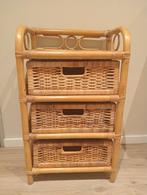 Rotan kastje met 3 rieten manden, Huis en Inrichting, Kasten | Ladekasten, Overige materialen, Minder dan 50 cm, Gebruikt, 3 of 4 laden