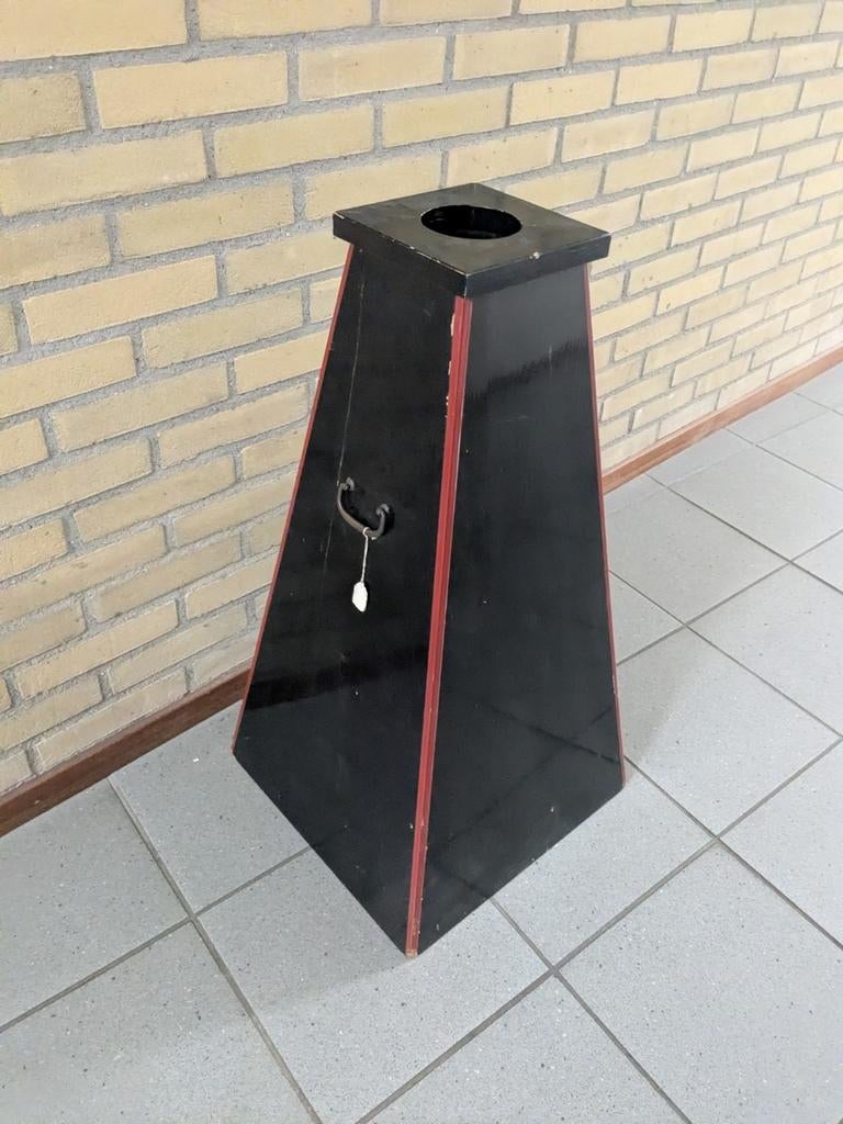 Japanse klok kast met lakwerk, Ophalen