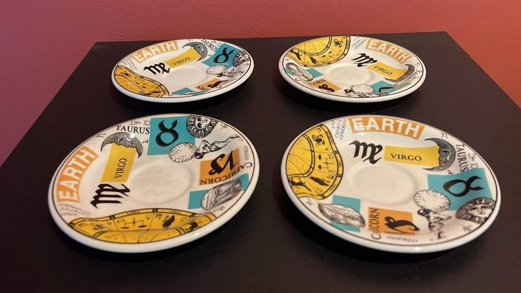 Vier schoteltjes, Gebruikt, Ophalen of Verzenden, Overige stijlen, Kop(pen) en/of Schotel(s)