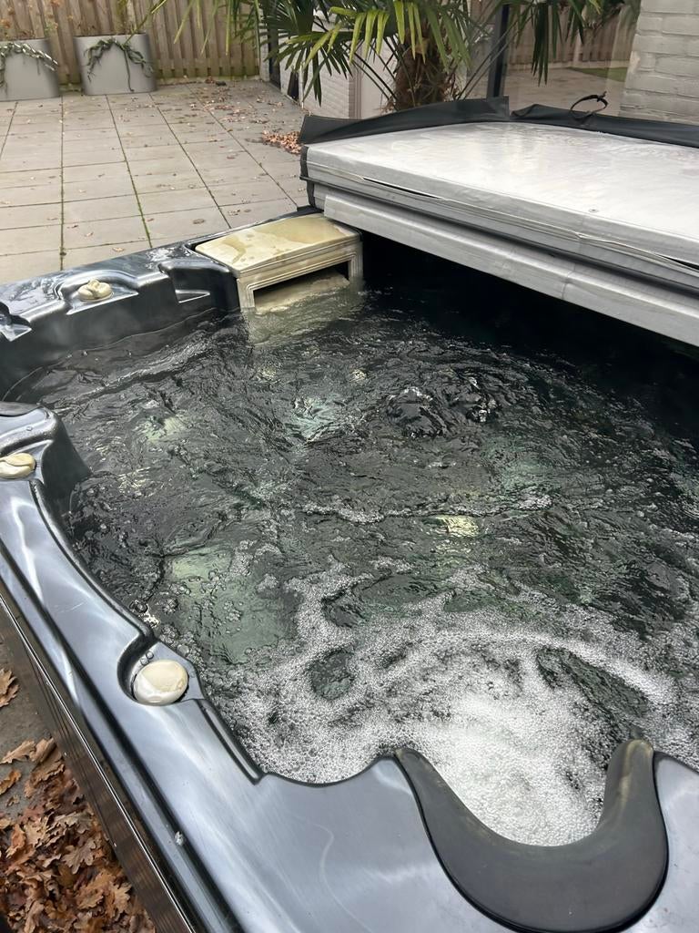 Luxe Jacuzzi met afdekhoes voor 5 personen 2.30x2.30, Tuin en Terras, Bubbelbaden en Hottubs, Ophalen of Verzenden, Gebruikt, Afdekzeil