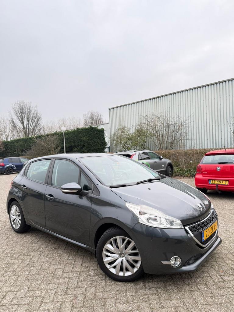 Peugeot 208 1.2 VTi 82PK 5D (102g) 2013 Grijs, Auto's, Peugeot, Voorwielaandrijving, 31 €/maand, 1199 cc, Origineel Nederlands