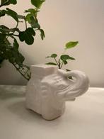 Wit keramieken beeldje olifant, Verzamelen, Beelden en Beeldjes, Ophalen of Verzenden, Zo goed als nieuw, Dier