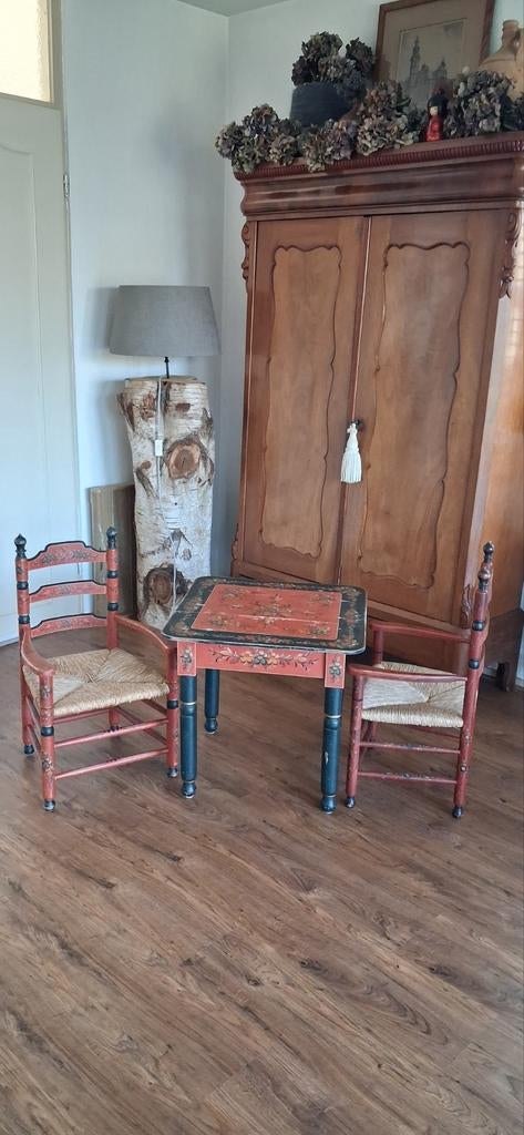 Hindelooper kinder tafel + 2 stoeltjes, Ophalen, Gebruikt, Tafel(s) en Stoel(en)