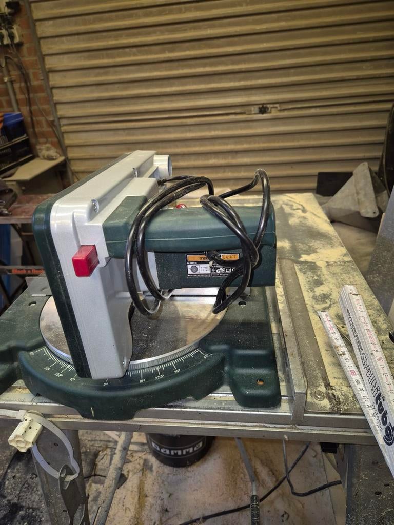 Bijna nieuwe afkortzaag, Ophalen, Zo goed als nieuw, Afkortzaag, 30 tot 70 mm