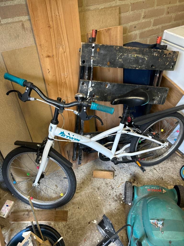 Btwin kinderfiets / mountainbike - Wit met blauwe accenten, Ophalen of Verzenden, Gebruikt, 20 inch of meer