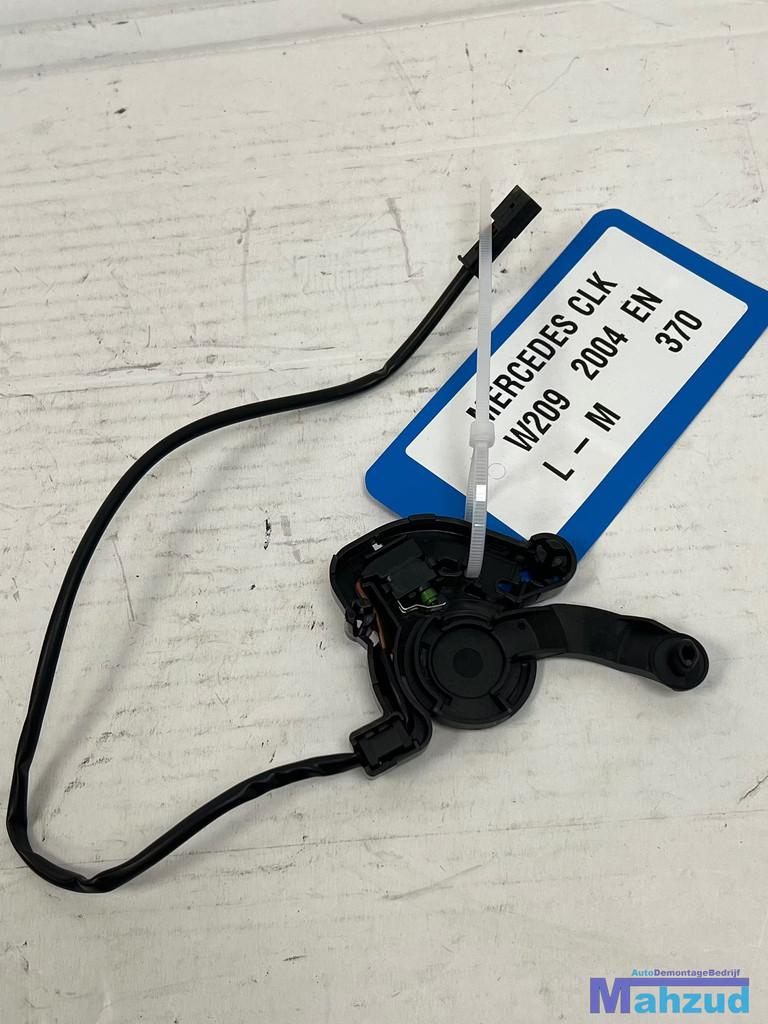 MERCEDES CLK W209 Cabriodak Dak schakelaar 2098202010, Gebruikt, Mercedes-Benz AG, Mercedes-Benz, Ophalen of Verzenden