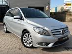 Mercedes-Benz B-klasse 180 AUTOMAAR,TREKHAAK,NIEUWE-APK!, Auto's, 4 cilinders, 122 pk, Nieuw, Start-stop-systeem