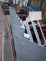 Gegalvaniseerde tranenplaattrap met bordes, Ophalen, Minder dan 2 meter
