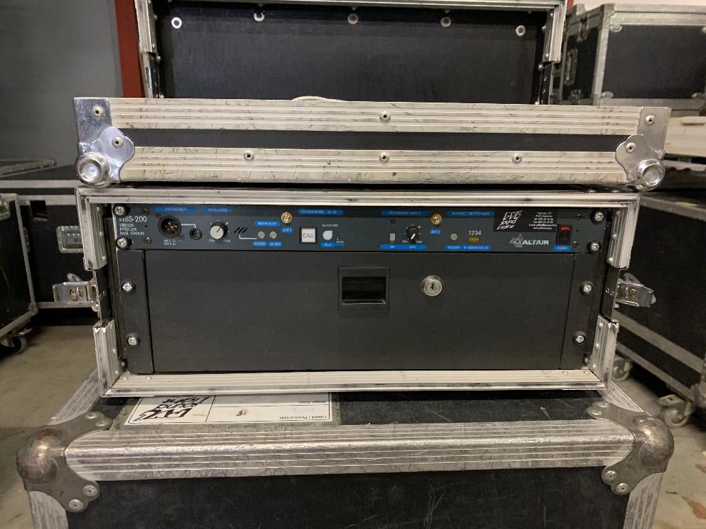 Wireless Intercom set // 19" case 4 units, Ophalen, Licht